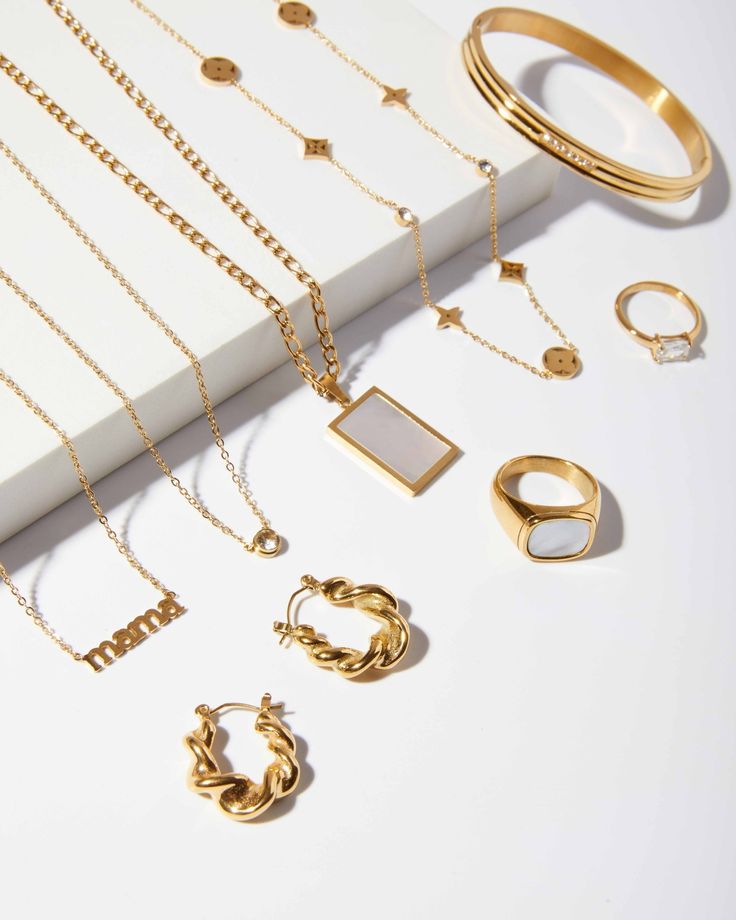 aesthetic modern jewellery - name necklace , timeless modern jewellery
